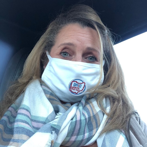 Meet your Posher, Lisa - Picture 2 of 3